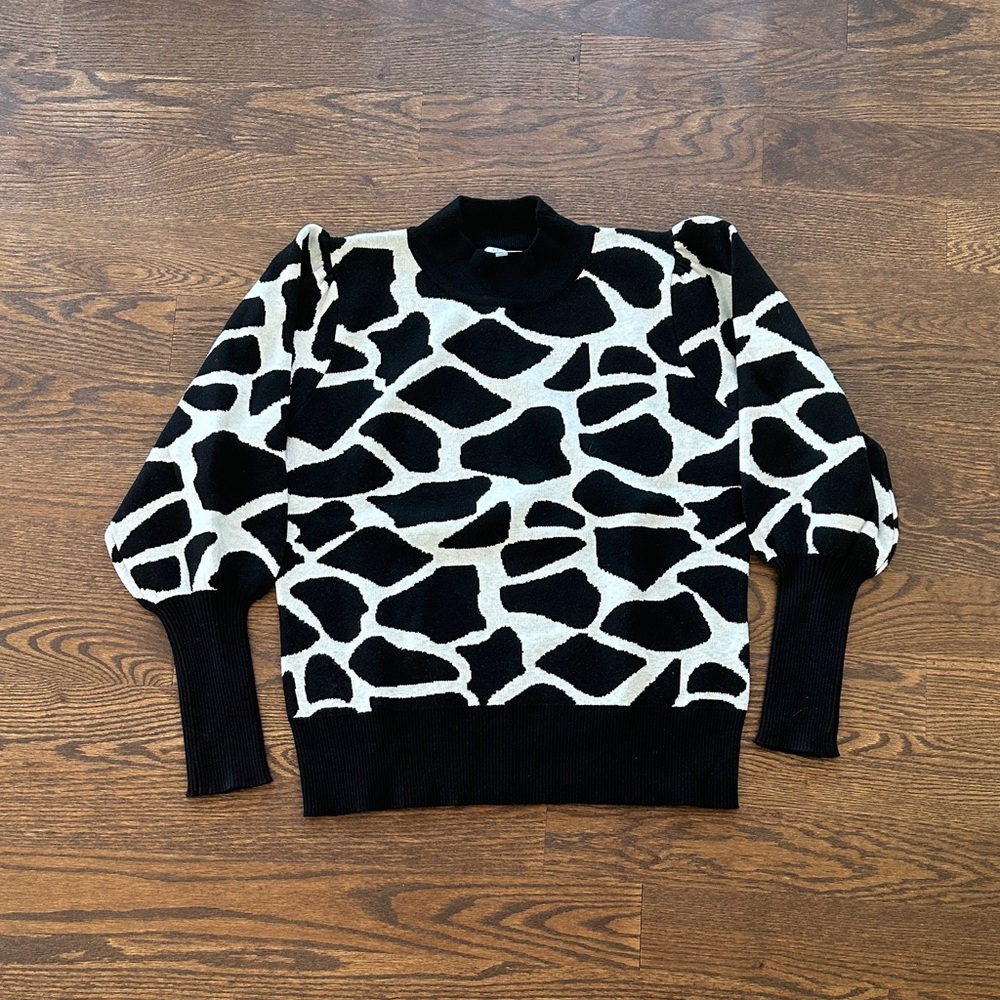 Sioni Black and Cream Knit Sweater